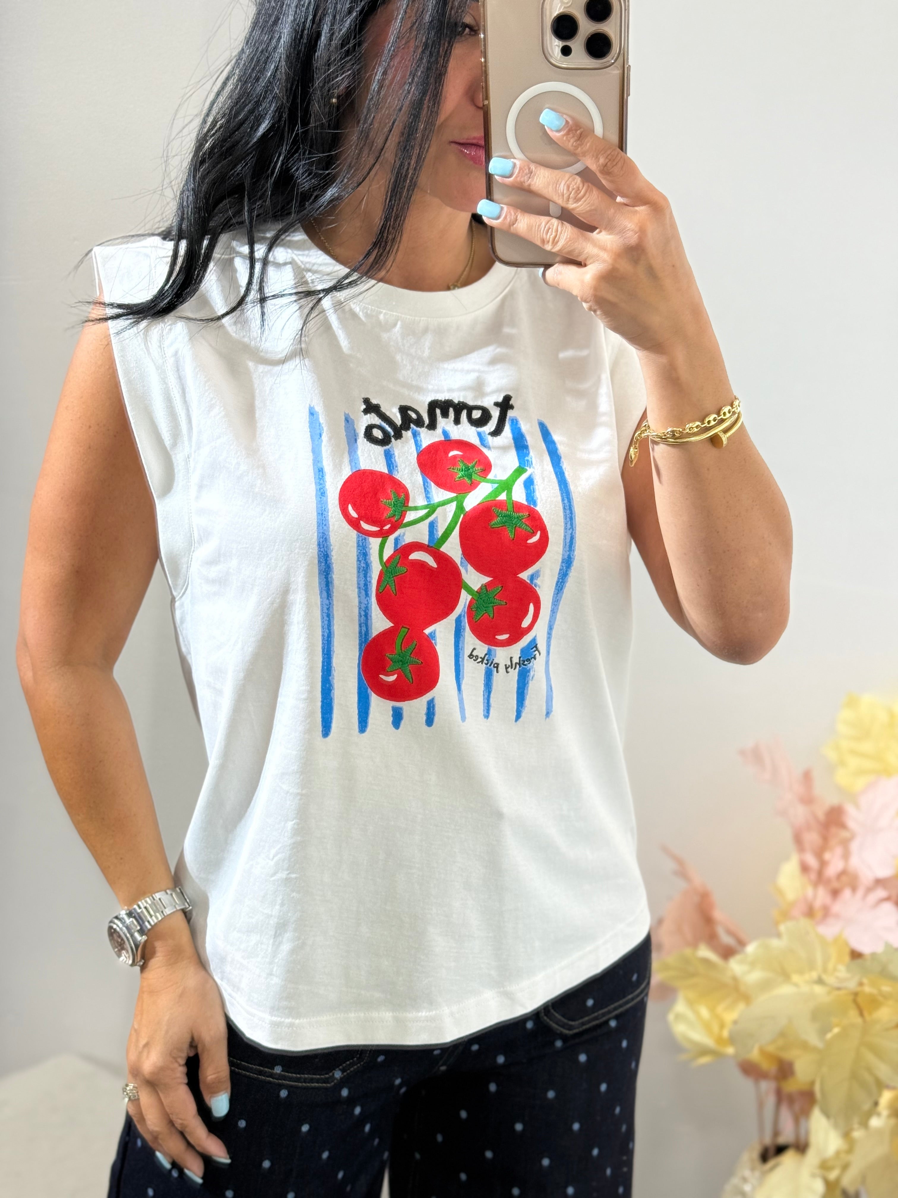 Graphic tee tomato