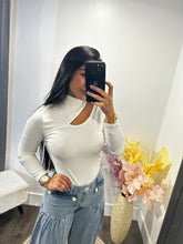 Load image into Gallery viewer, Top Carla

